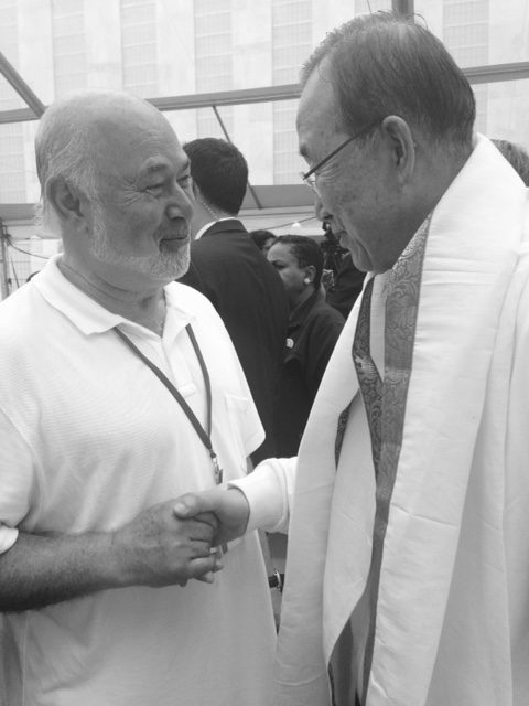 Jonathan Granoff and Secretary-General Ban Ki-moon on International Yoga Day at the United Nations